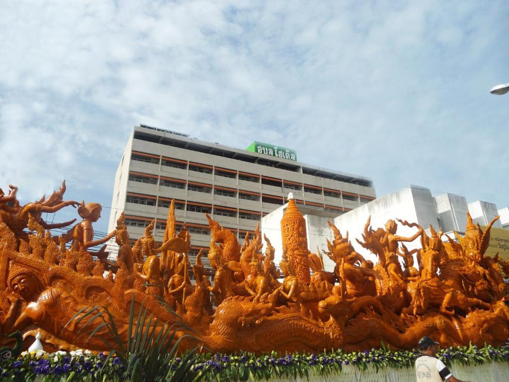 Ubon Hotel Ubon Ratchathani Buitenkant foto